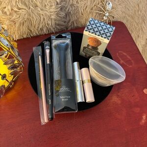 bareMinerals Refillable Buffing Brush and Studio Selection Set